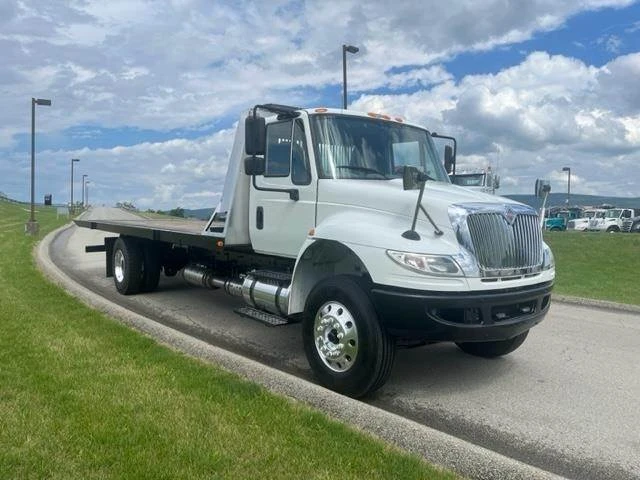 2016 International 4300 - Image 2 of 4