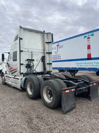 2016 International LT - Image 2 of 5