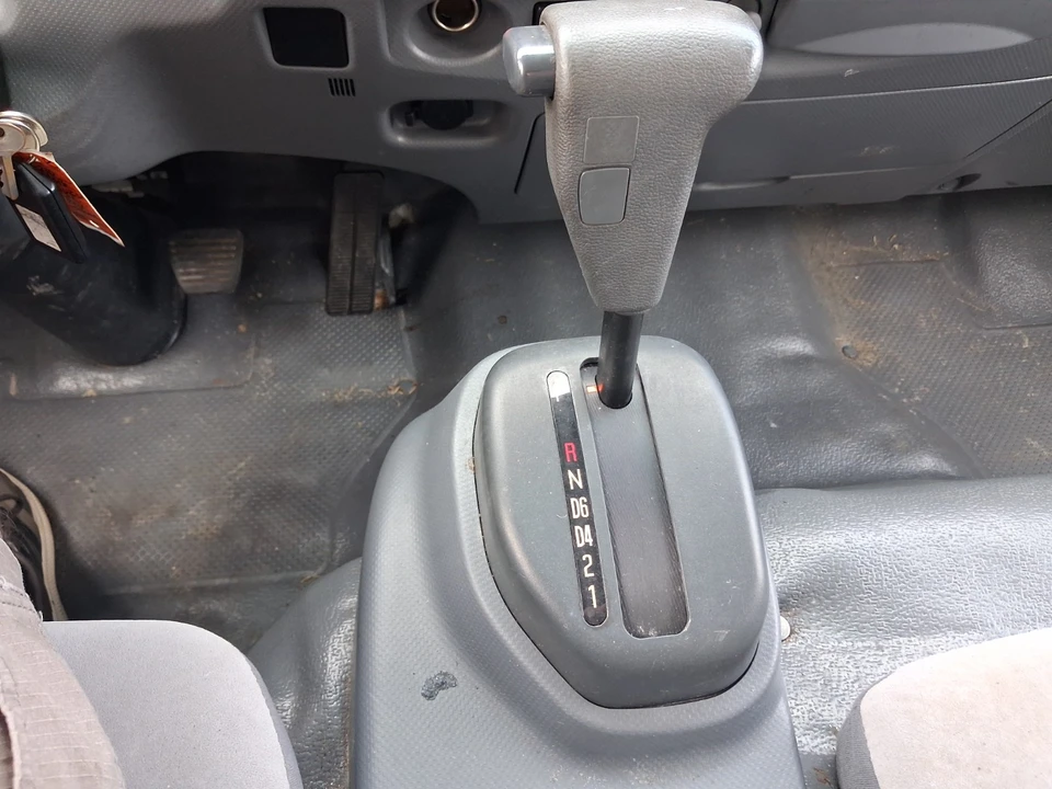 2016 Isuzu Elf - Image 14 of 19