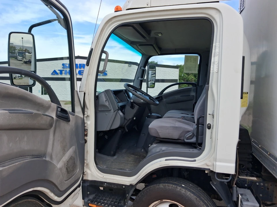 2016 Isuzu Elf - Image 5 of 19