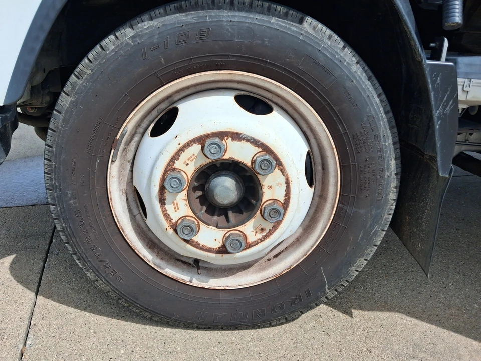 2016 Isuzu Elf - Image 18 of 19