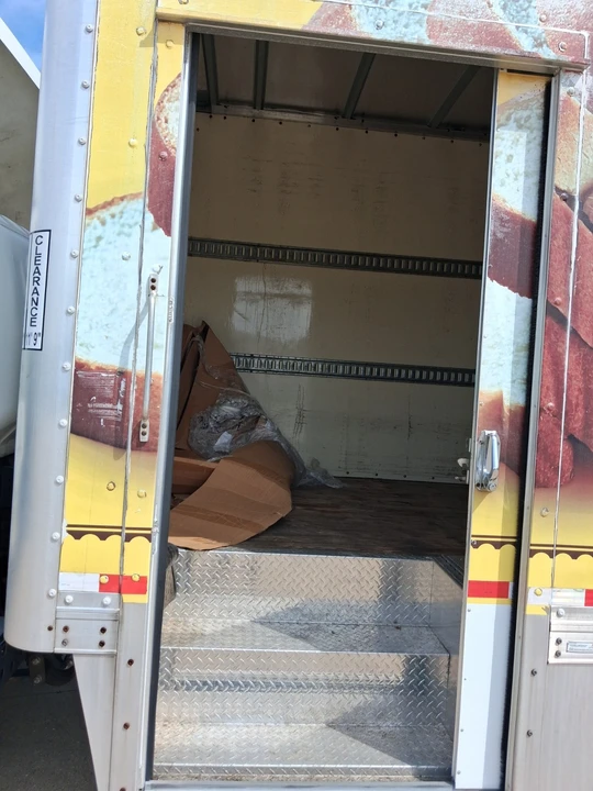 2016 Isuzu Elf - Image 6 of 19