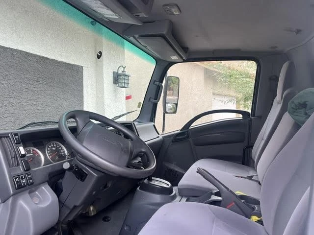 2016 Isuzu Elf - Image 4 of 21