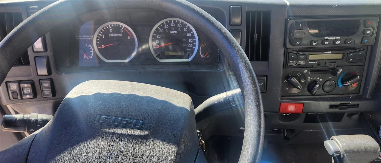 2016 Isuzu Elf - Image 3 of 21