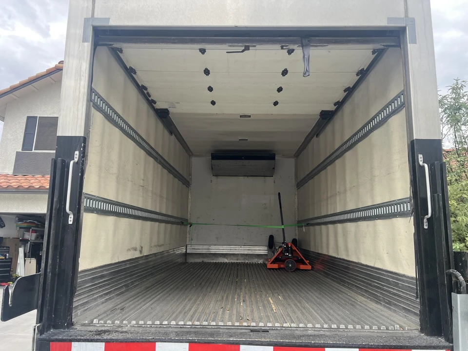 2016 Isuzu Elf - Image 19 of 21