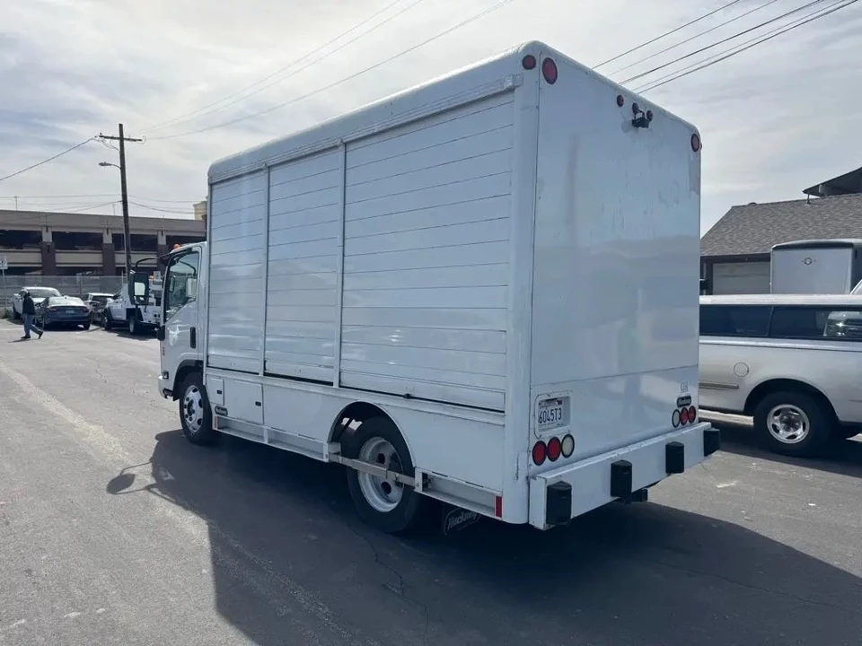 2016 Isuzu Elf - Image 6 of 14
