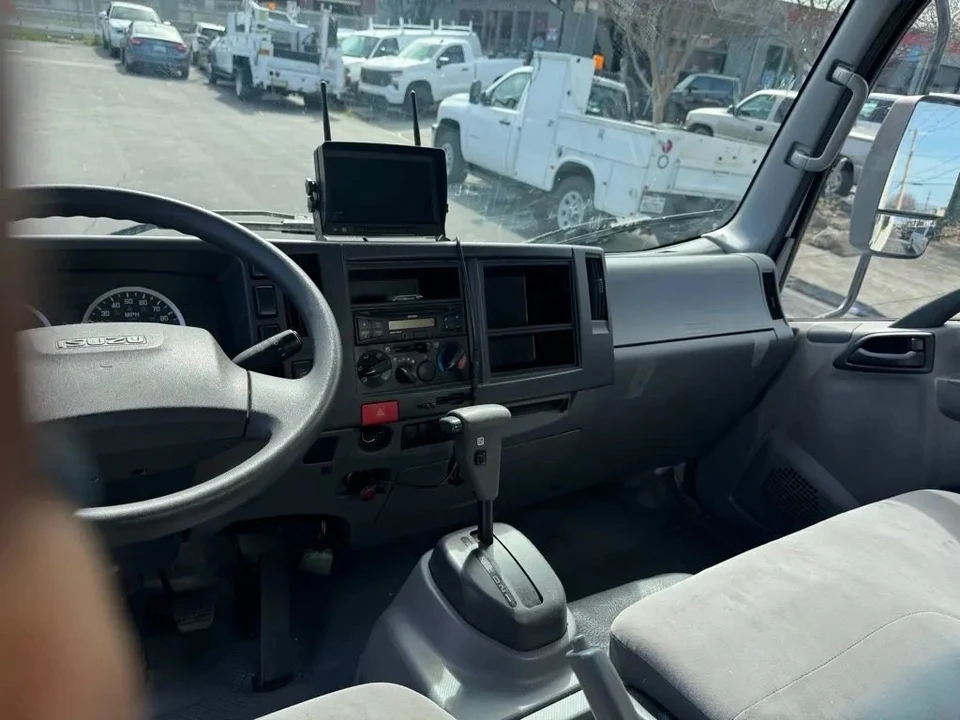 2016 Isuzu Elf - Image 14 of 14