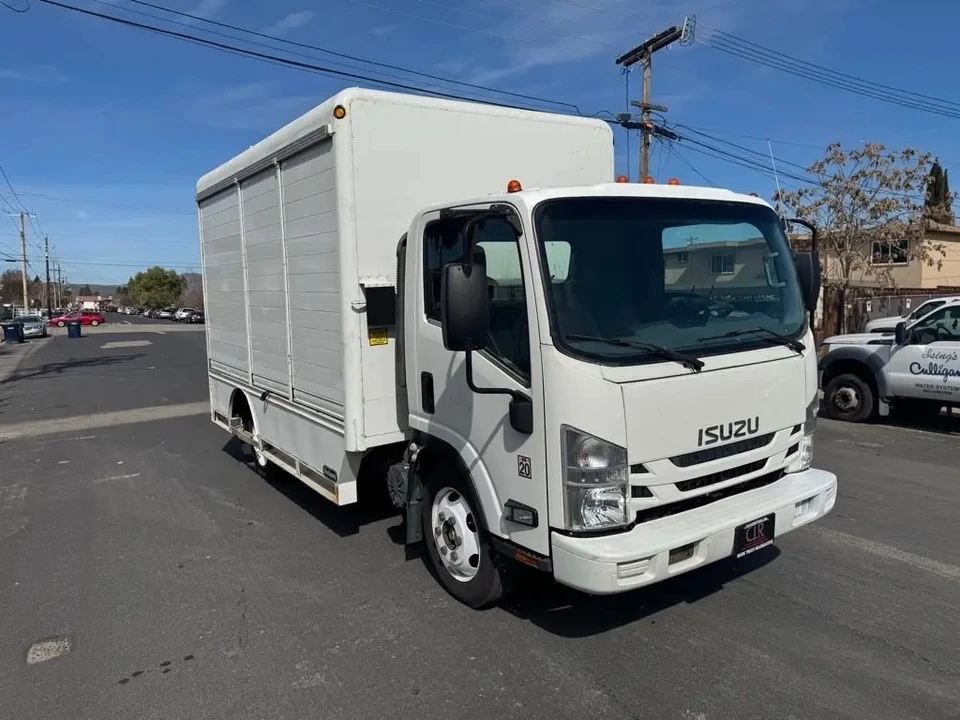 2016 Isuzu Elf - Image 2 of 14