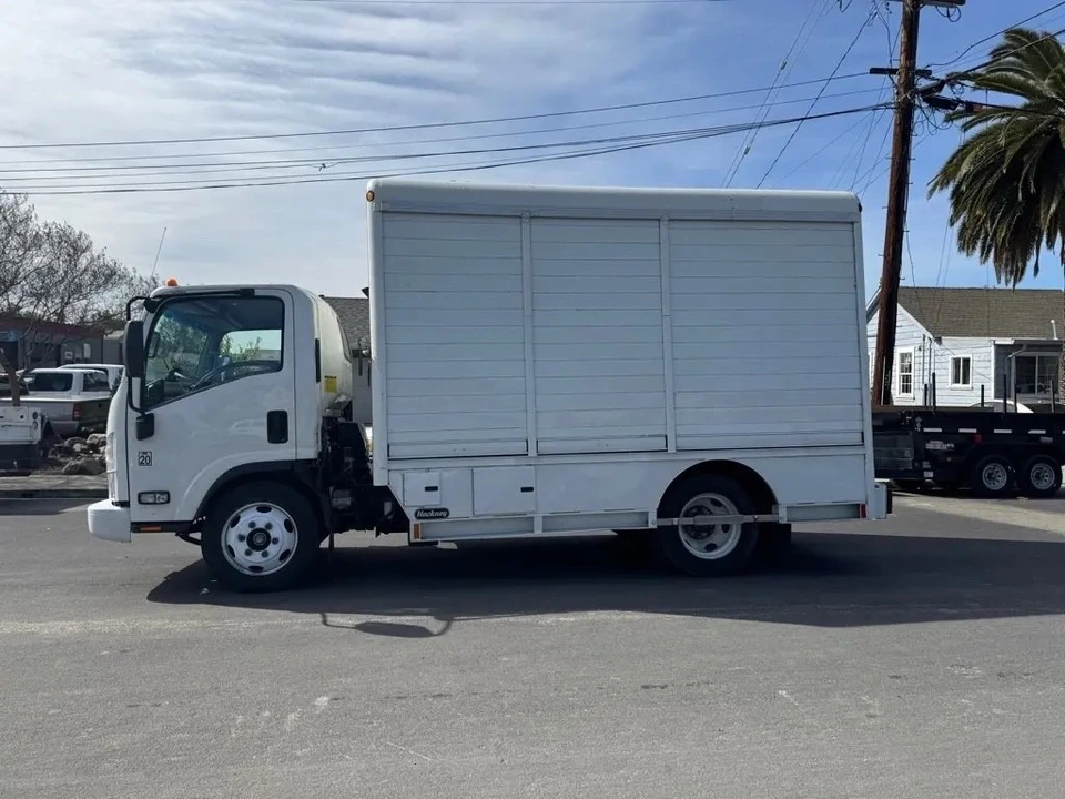 2016 Isuzu Elf - Image 4 of 14