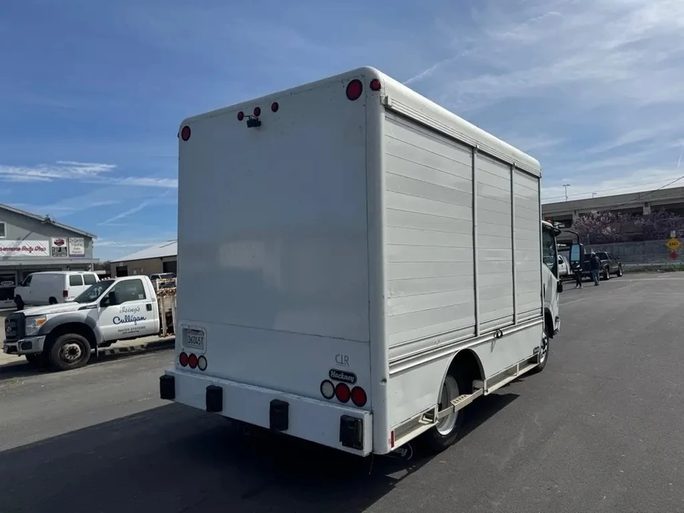 2016 Isuzu Elf - Image 8 of 14