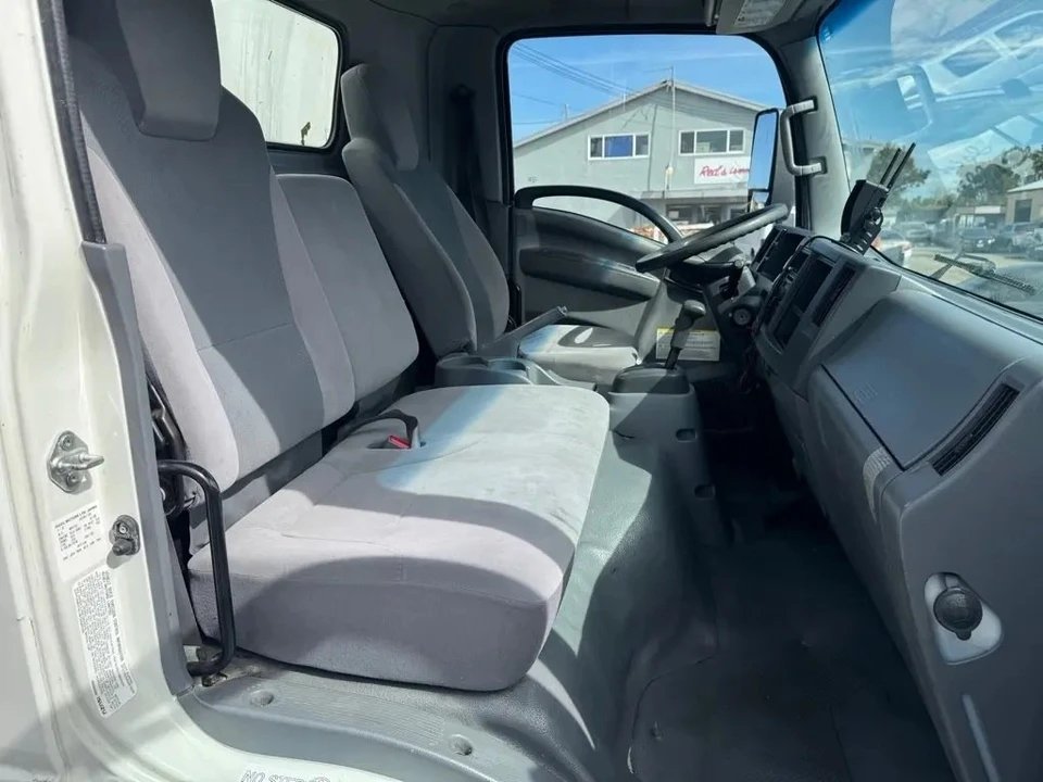 2016 Isuzu Elf - Image 11 of 14