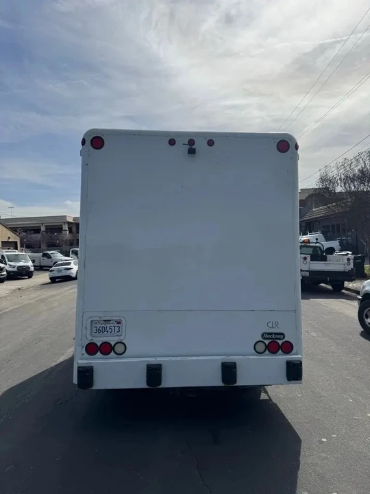 2016 Isuzu Elf - Image 7 of 14
