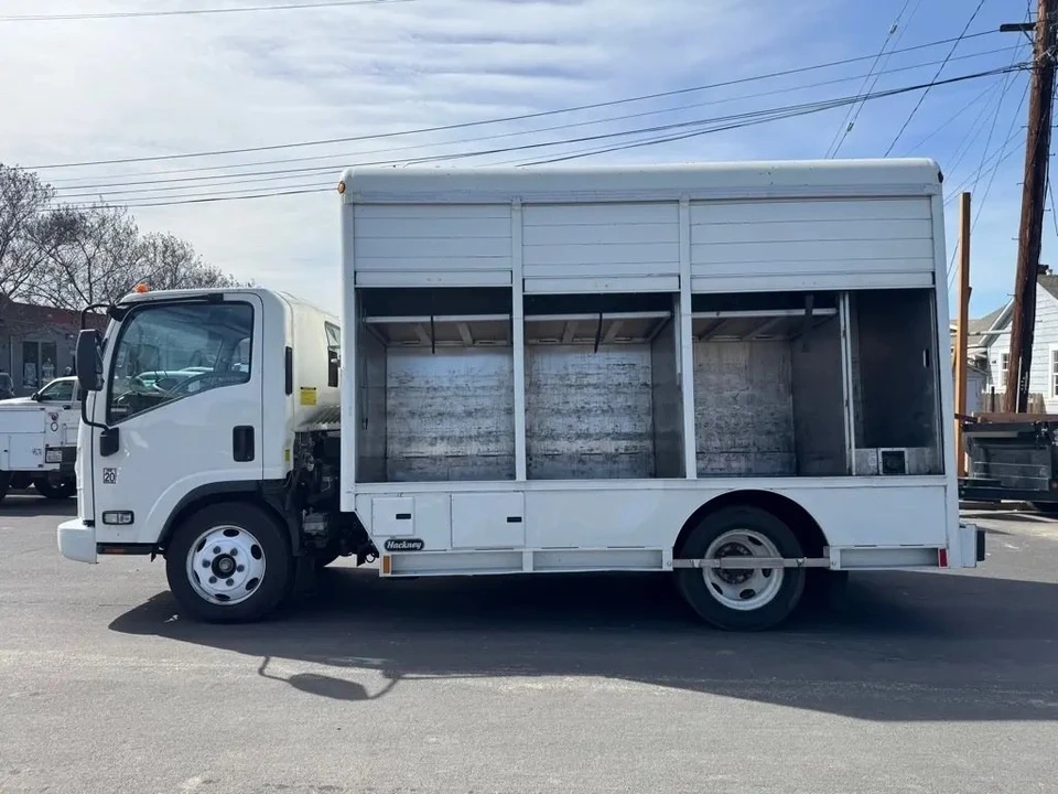 2016 Isuzu Elf - Image 5 of 14