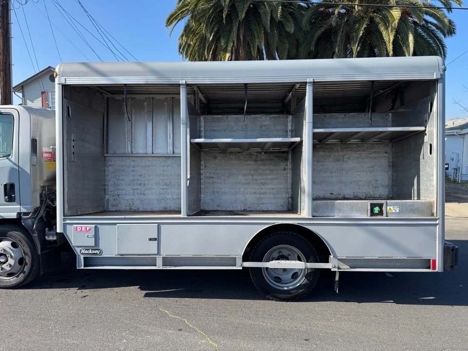 2016 Isuzu Elf - Image 9 of 14