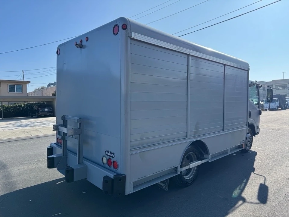 2016 Isuzu Elf - Image 7 of 14