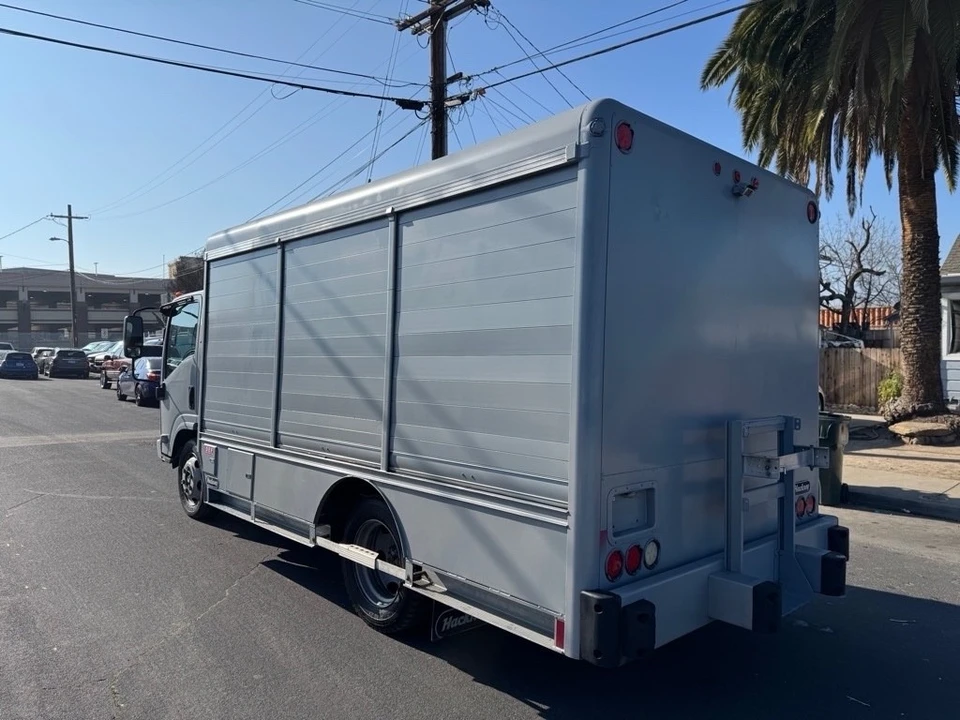 2016 Isuzu Elf - Image 6 of 14