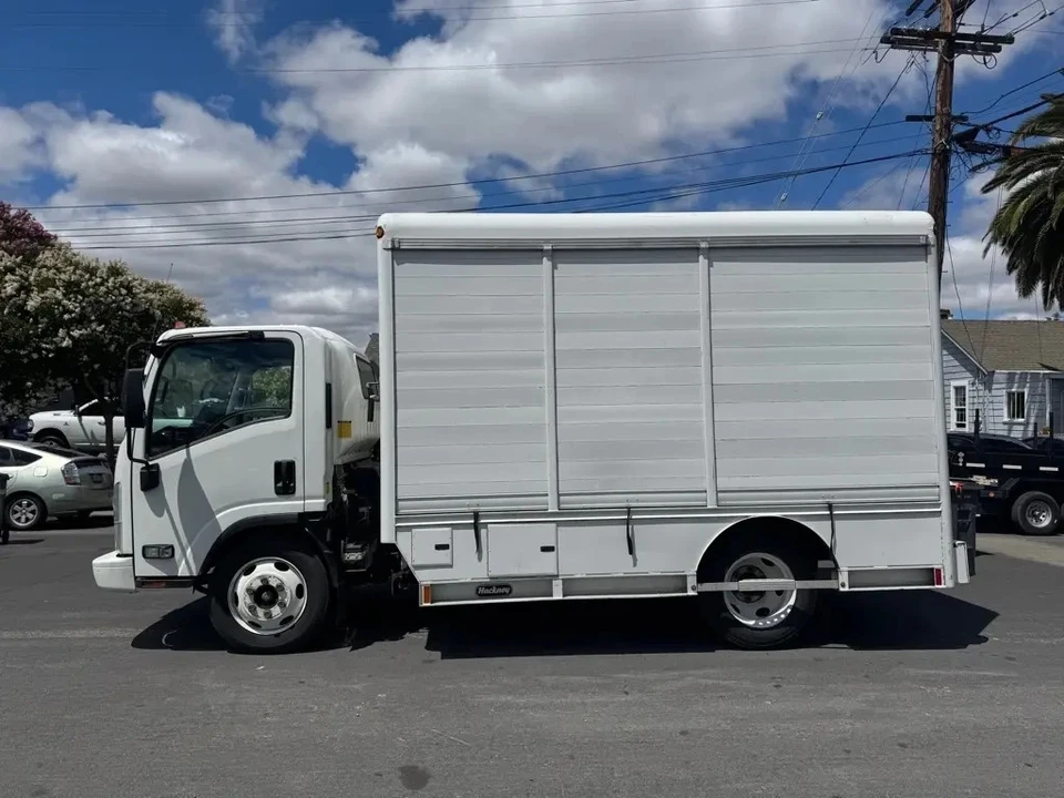 2016 Isuzu - Image 7 of 19