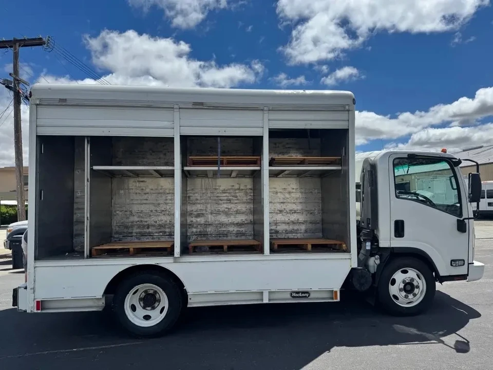 2016 Isuzu - Image 8 of 19