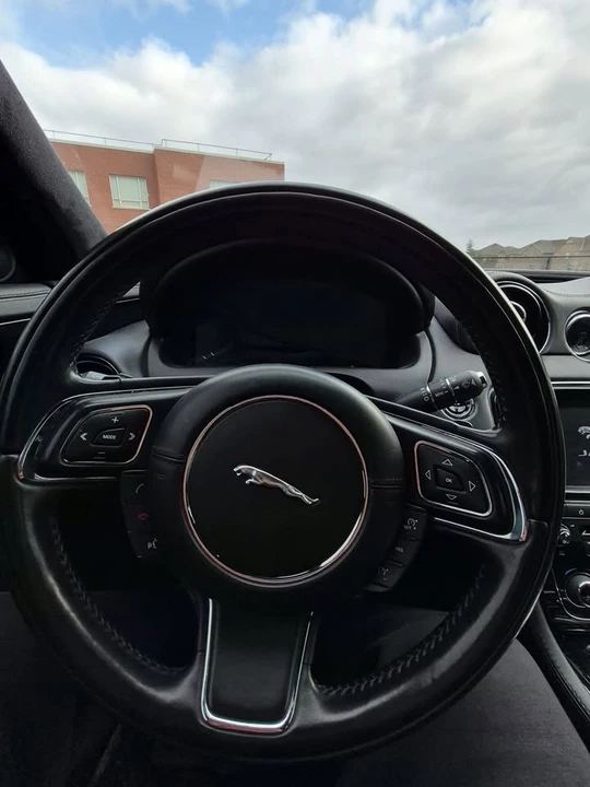 2016 Jaguar X351 XJ - Image 4 of 10