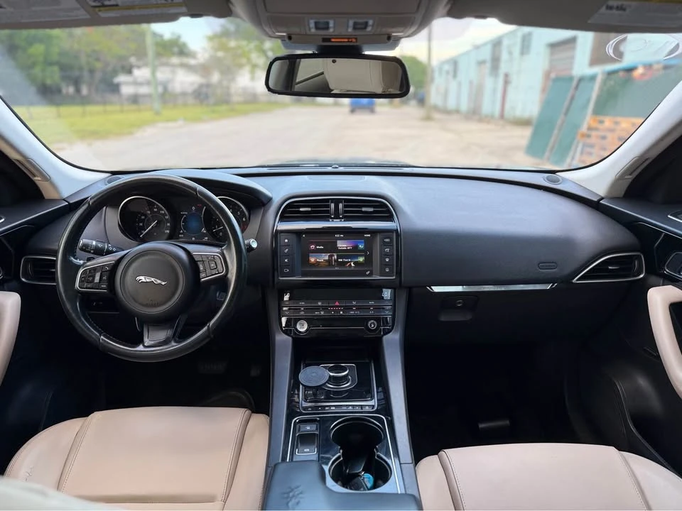 2016 Jaguar F-Pace - Image 8 of 9