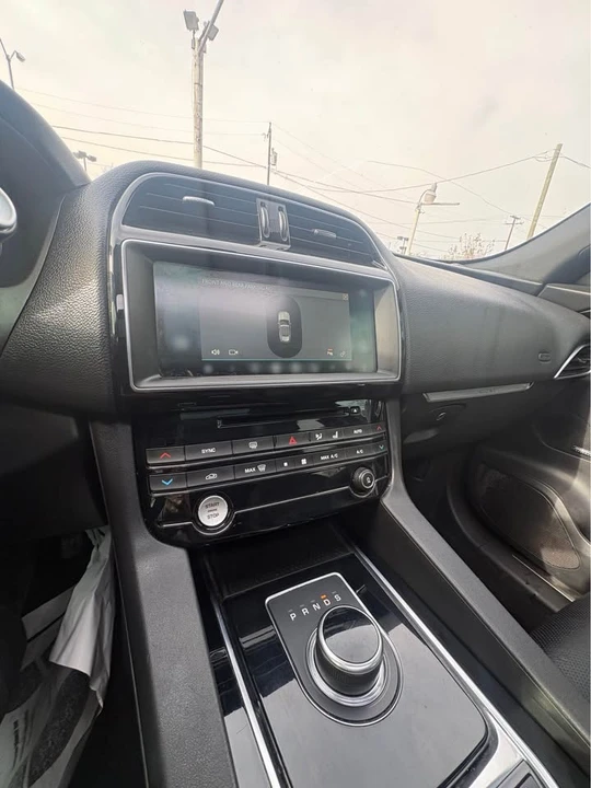 2016 Jaguar F-Pace - Image 5 of 6