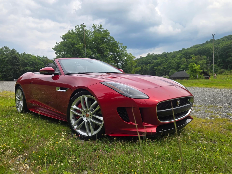 2016 Jaguar F-Type R 1st Gen - Image 17 of 31