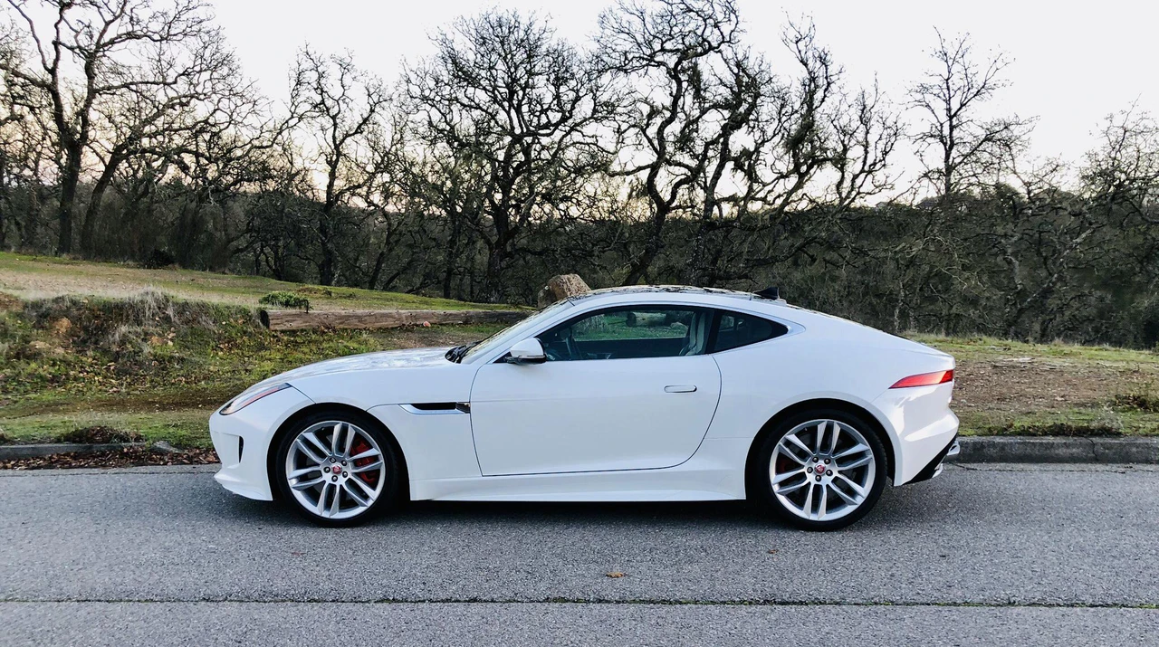 2016 Jaguar F-Type R 1st Gen - Image 27 of 31