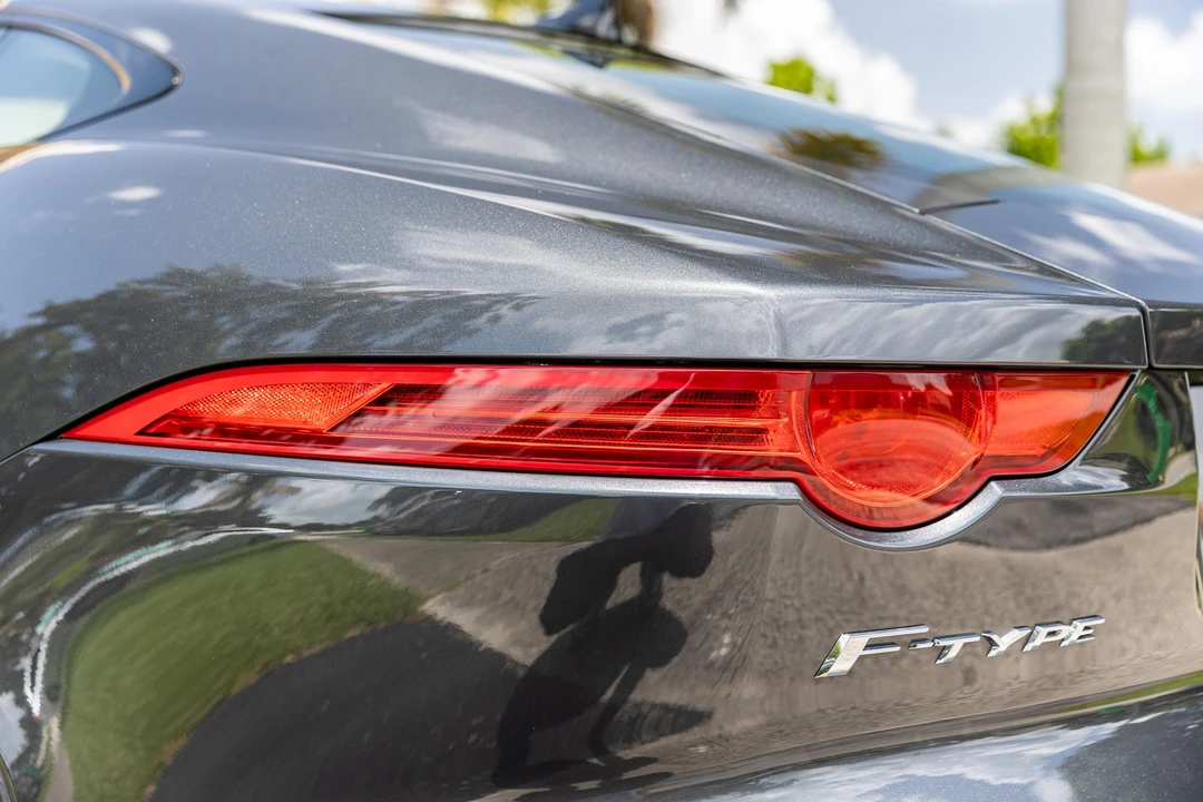 2016 Jaguar F-Type - Image 13 of 31