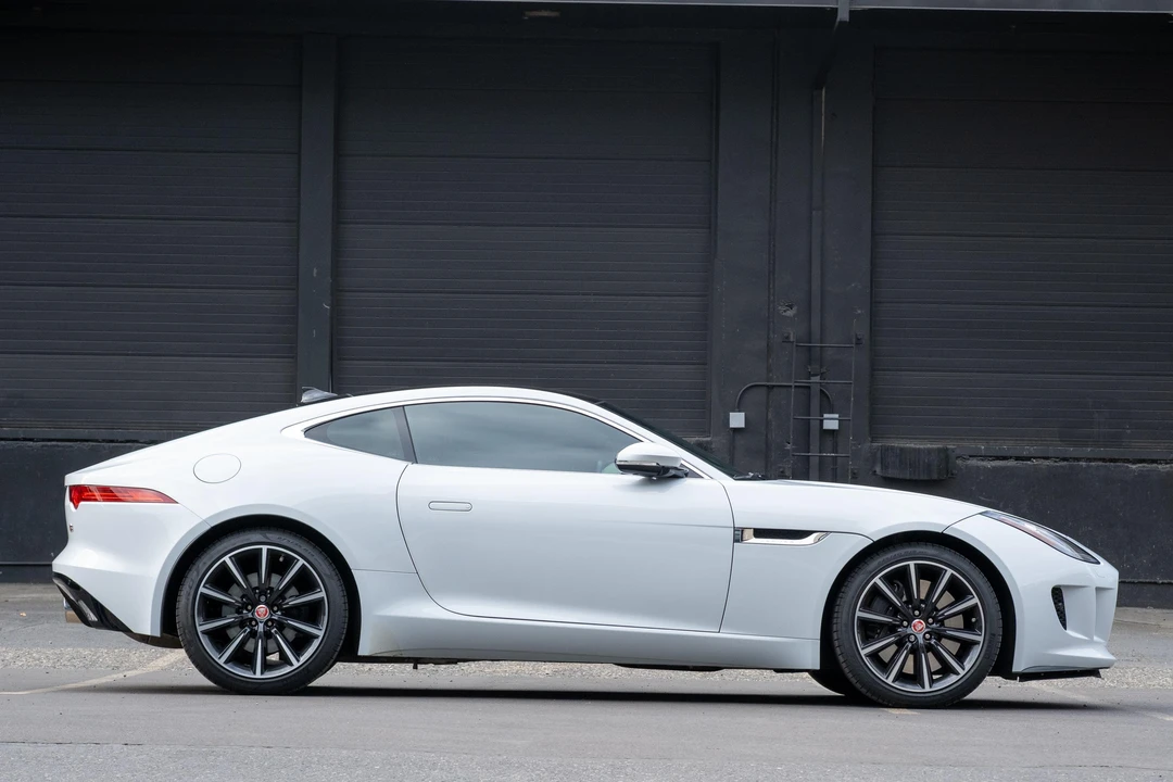 2016 Jaguar F-Type - Image 8 of 31