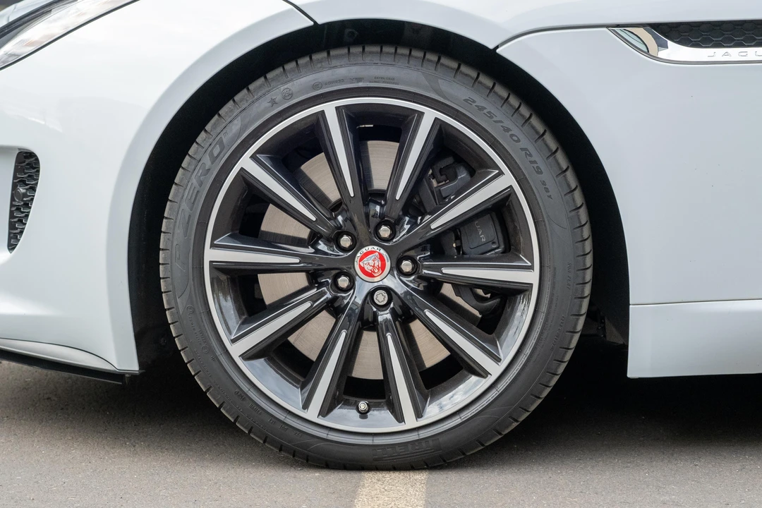 2016 Jaguar F-Type - Image 26 of 31