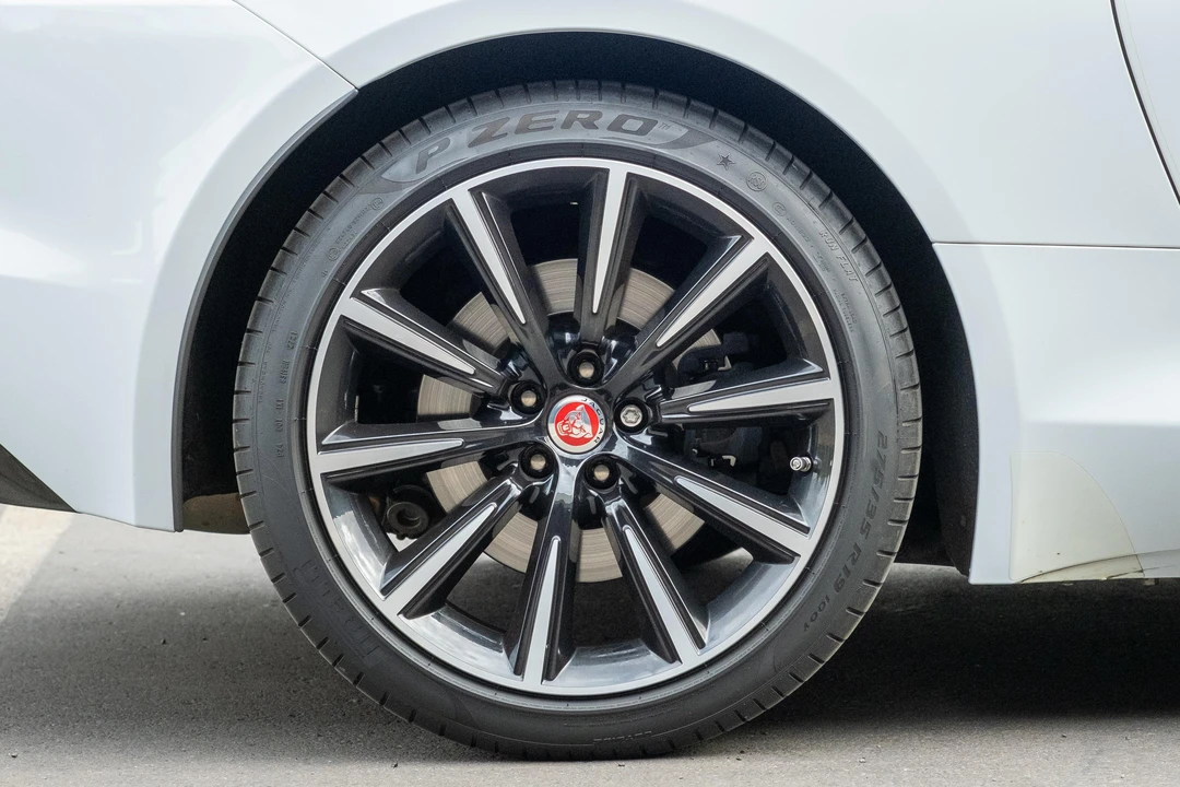 2016 Jaguar F-Type - Image 28 of 31