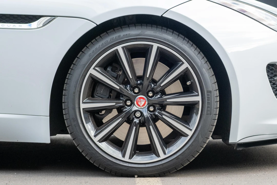 2016 Jaguar F-Type - Image 29 of 31