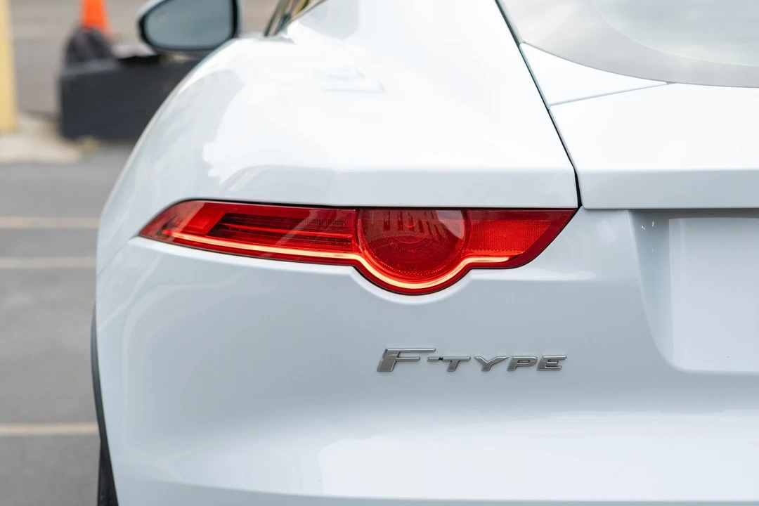 2016 Jaguar F-Type - Image 13 of 31