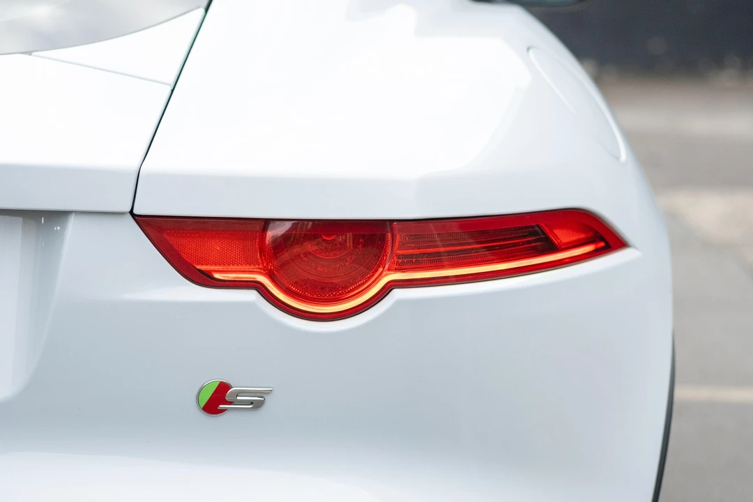 2016 Jaguar F-Type - Image 14 of 31