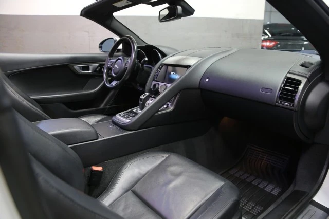 2016 Jaguar F-Type - Image 11 of 24