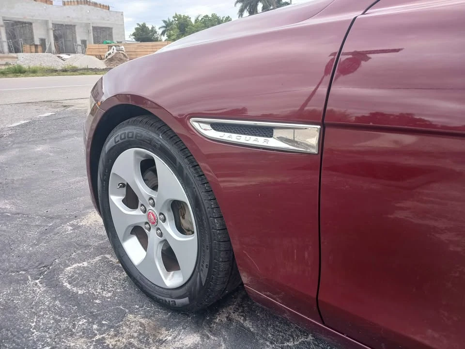 2016 Jaguar XE - Image 2 of 14