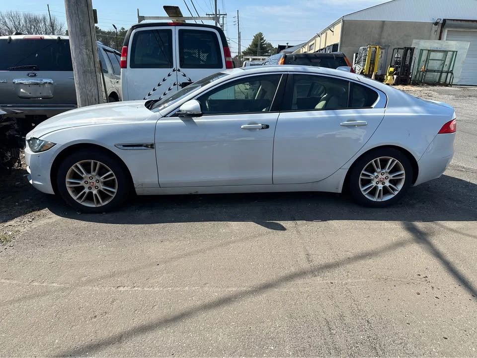 2016 Jaguar XE - Image 4 of 14