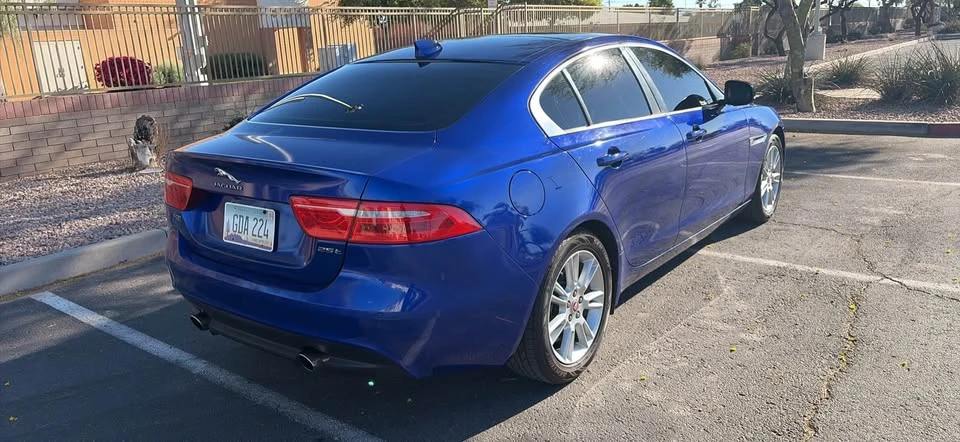2016 Jaguar XE - Image 5 of 8