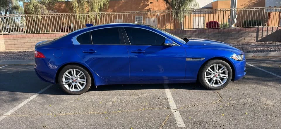 2016 Jaguar XE - Image 4 of 8