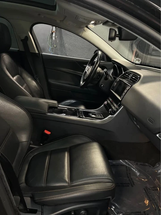 2016 Jaguar XE - Image 14 of 15