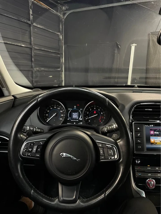 2016 Jaguar XE - Image 9 of 15