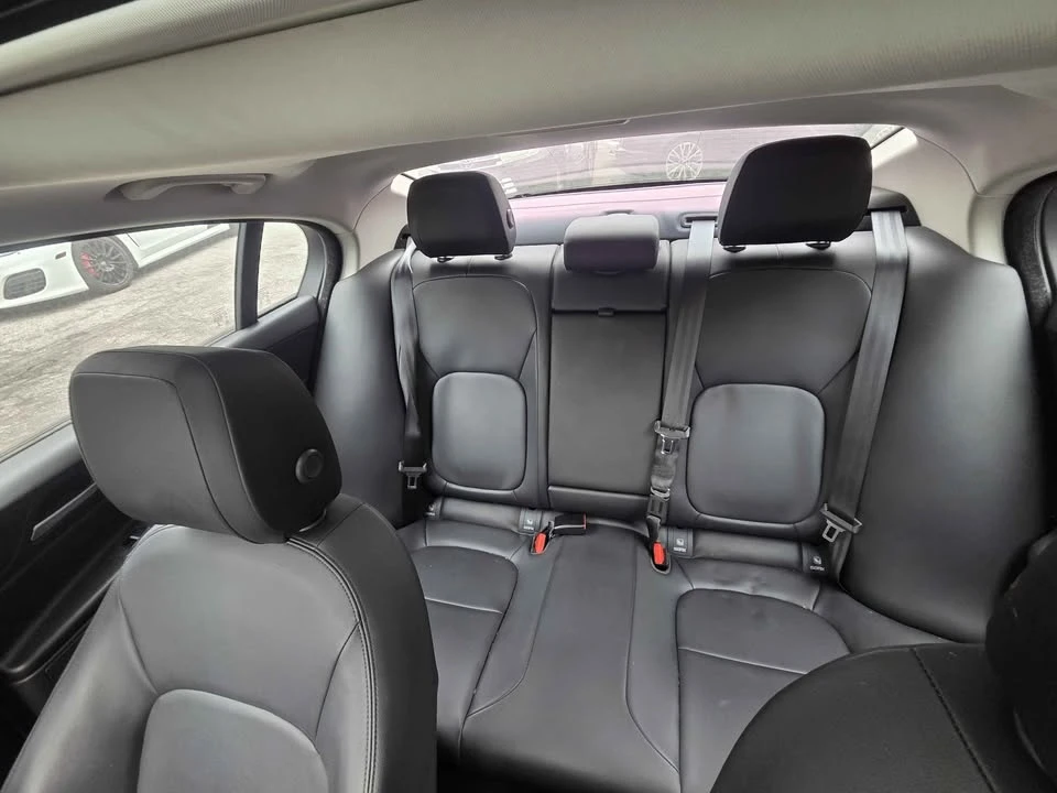 2016 Jaguar XE - Image 10 of 20