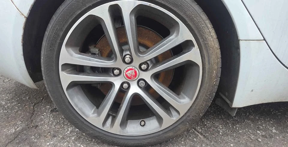 2016 Jaguar XE - Image 19 of 20