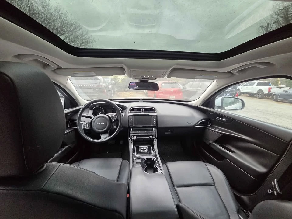 2016 Jaguar XE - Image 9 of 20