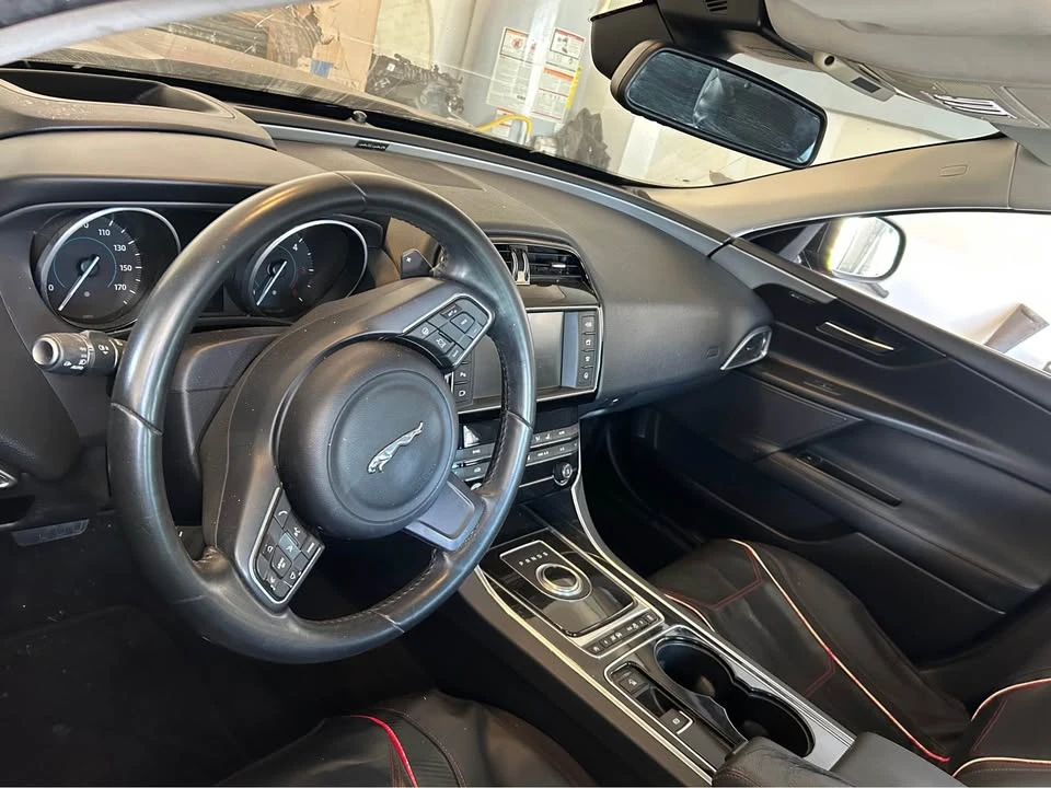 2016 Jaguar XE - Image 2 of 3