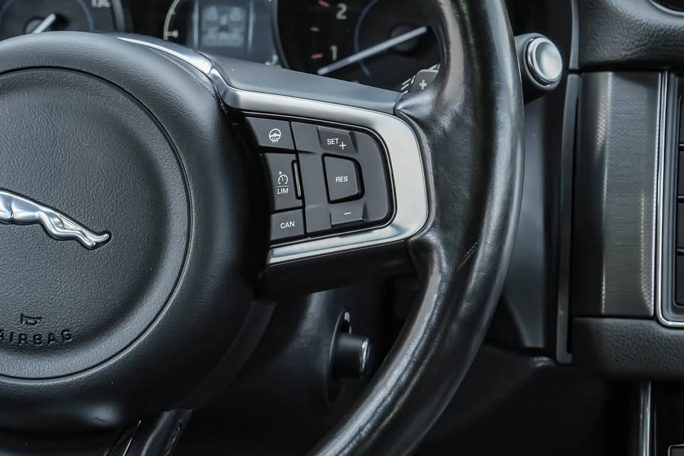 2016 Jaguar X260 XF - Image 14 of 19
