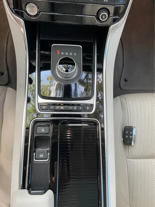 2016 Jaguar X260 XF - Image 16 of 19