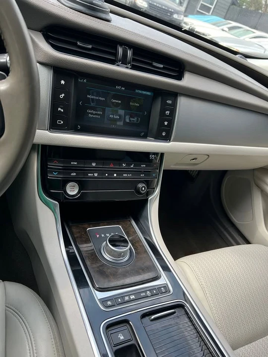 2016 Jaguar X260 XF - Image 11 of 20