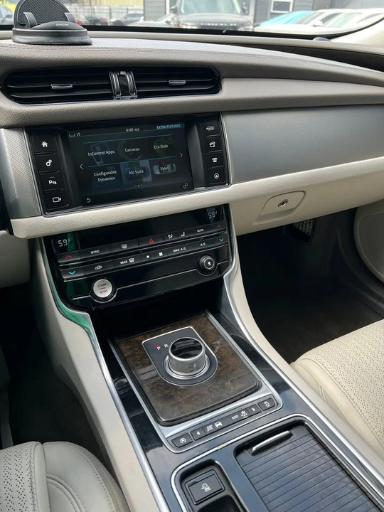 2016 Jaguar X260 XF - Image 12 of 20