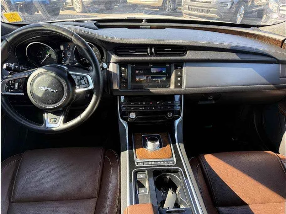 2016 Jaguar X260 XF - Image 8 of 10